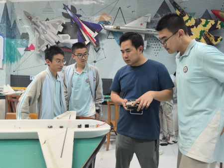 ��У���� 2025 ���ϰ����Ƽ���ܻ